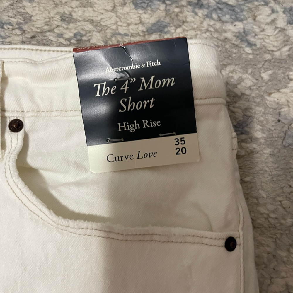 A&F 4 inch mom short white - Picture 2 of 3